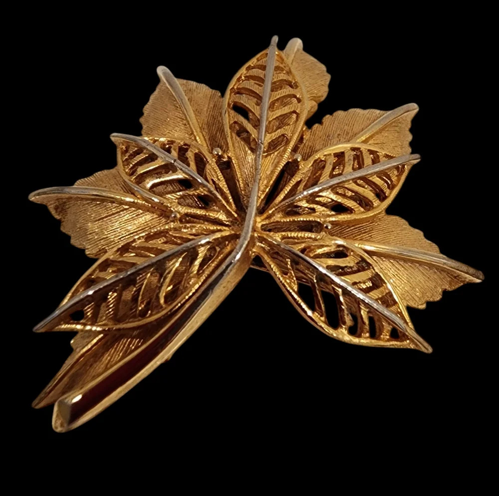 1950s vintage brooch pin leaf brooch gold tone unsigned 1950s fifties 50s